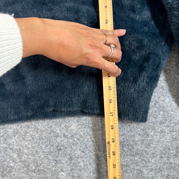 Aritzia Sunday Best Women's Fleece Crewneck Balloon Sleeve Sweater Size Large - Picture 11 of 13